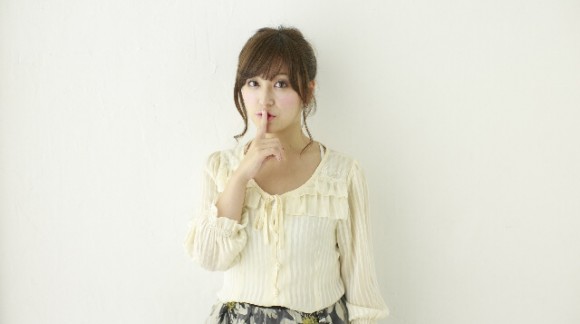 沈黙する女性画像